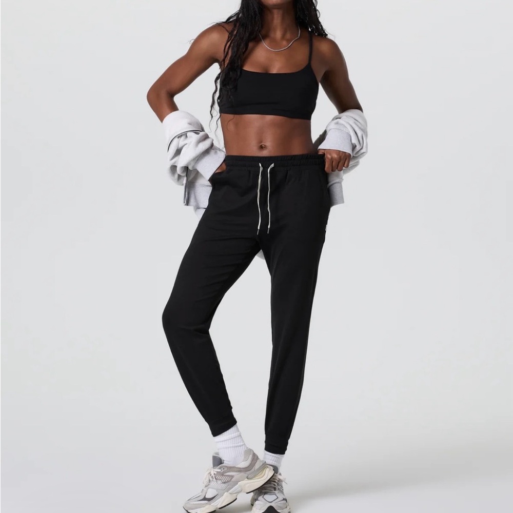 Vuori Women’s Performance Jogger—black
✨size medium✨ EXCELLENT condition!